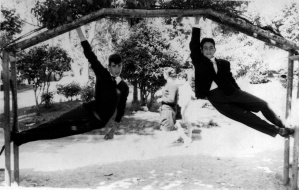1963 - Acrobacias en el jardn